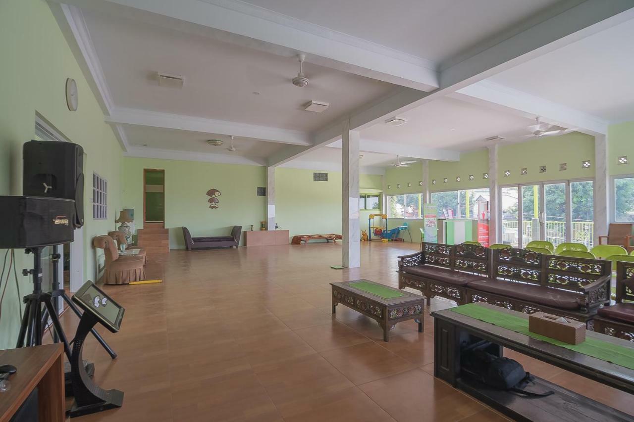 Reddoorz Syariah Near Museum Wisma Karya Subang Exterior photo